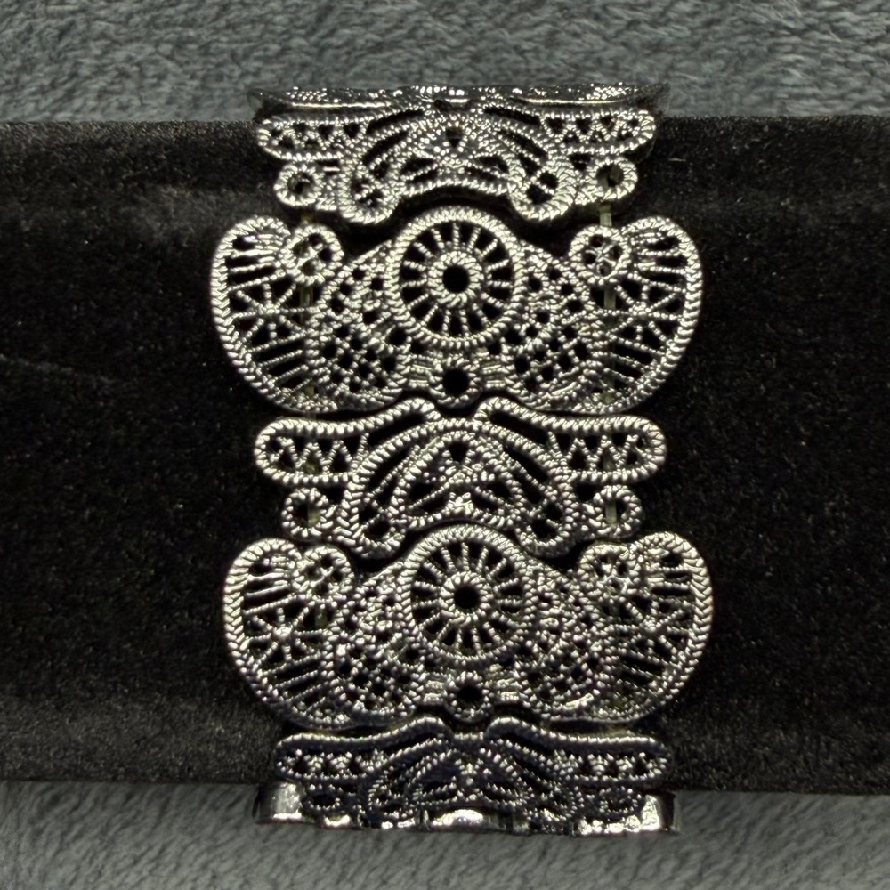 Ornate‎ Filigree Stretch Bracelet Silver Tone Lace Overlay Wide Cuff 9.5 in